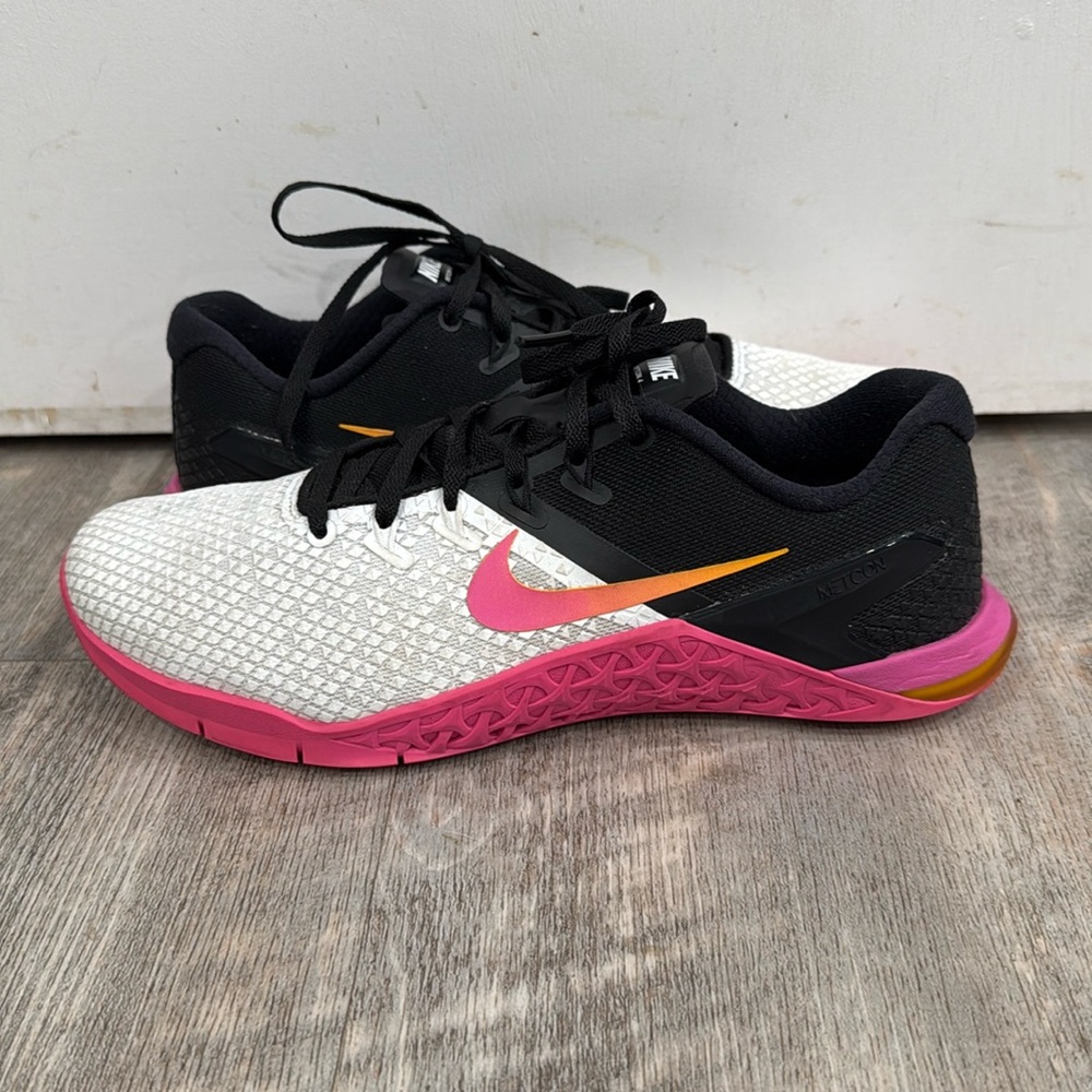 Nike Metcon 4 Cross Training Crossfit Weightlifting Shoes 8.5 Black White Pink